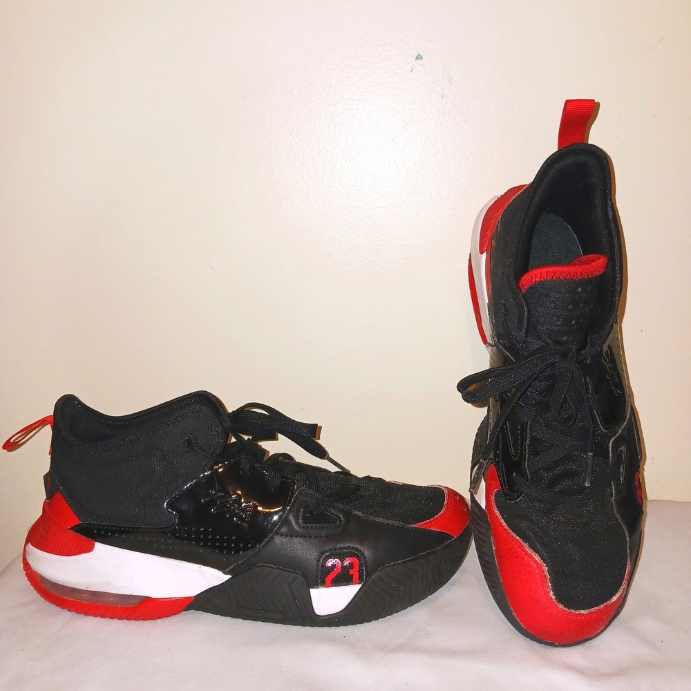 Jordan Max Aura 4 Mens 9.5 Black Red White Basketball Shoes Sneakers